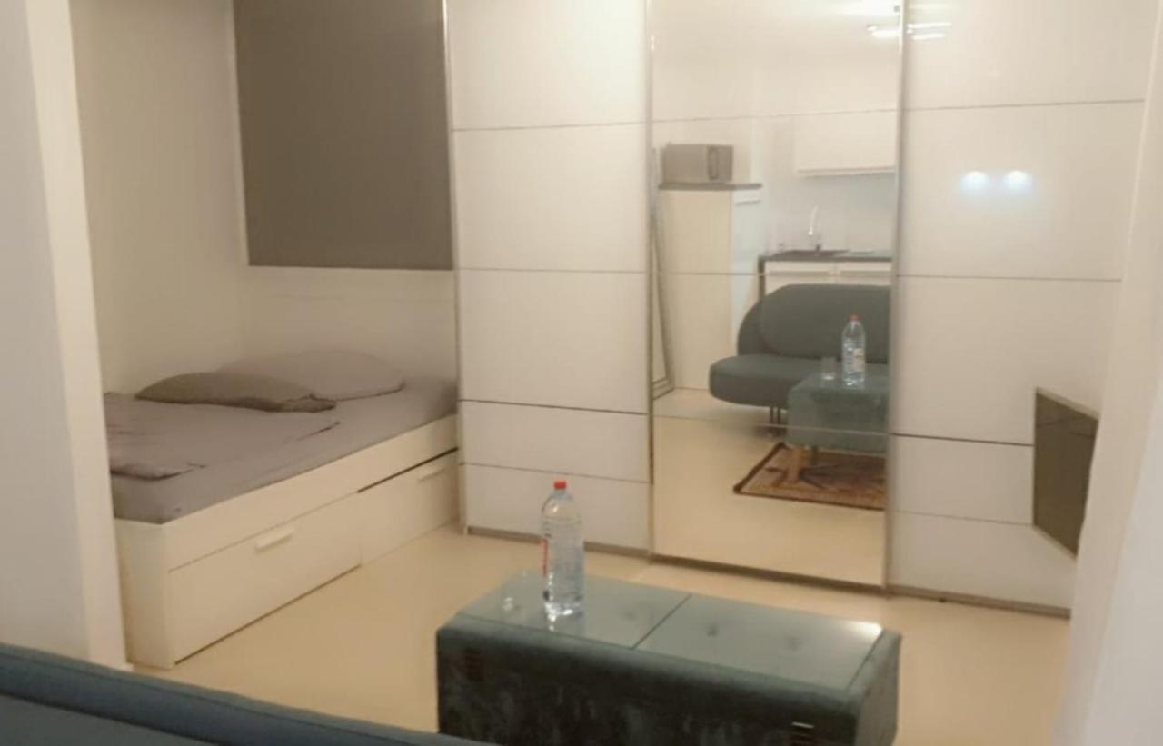 Apartment Mit Schoener, Moderner Einrichtung Kolonia Zewnętrze zdjęcie
