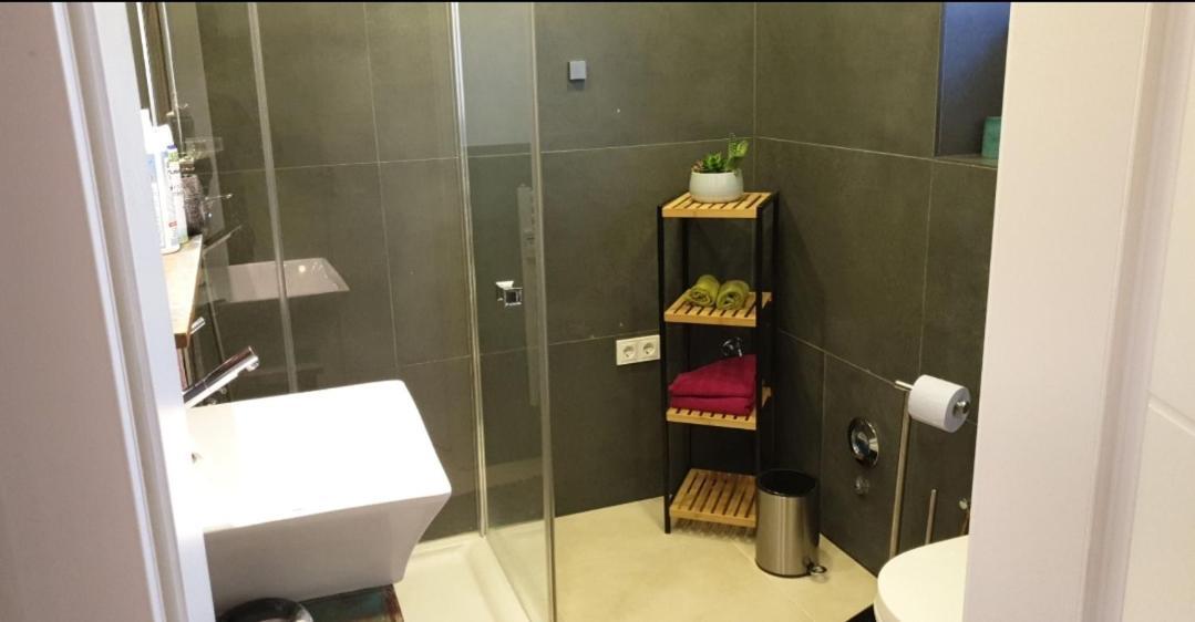 Apartment Mit Schoener, Moderner Einrichtung Kolonia Zewnętrze zdjęcie